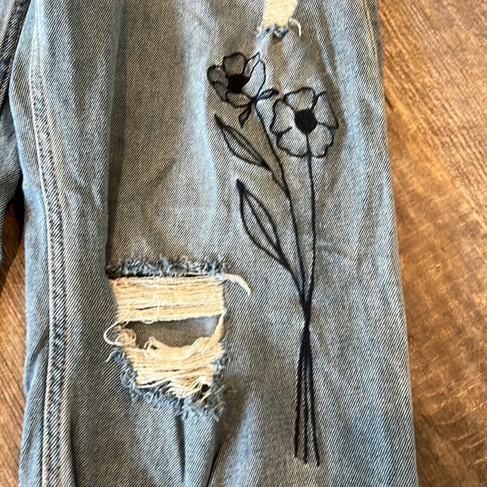 Hollister Ultra High Rise Dad Jean Size 9R - Picture 2 of 6